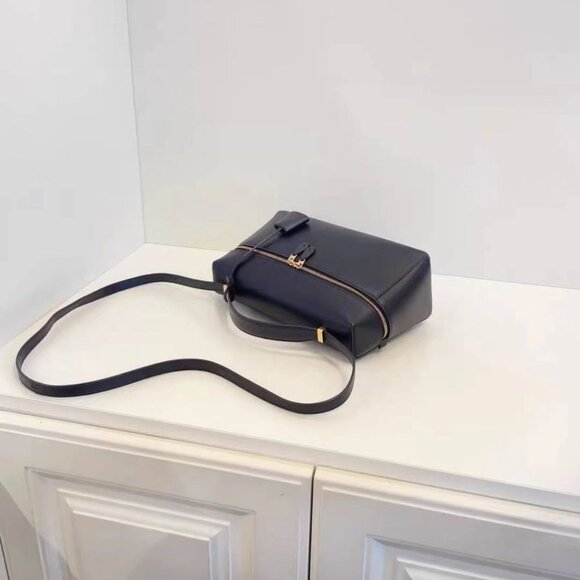 ‌Loro Piana Black Leather Shoulder Tote Bag - Picture 5 of 7